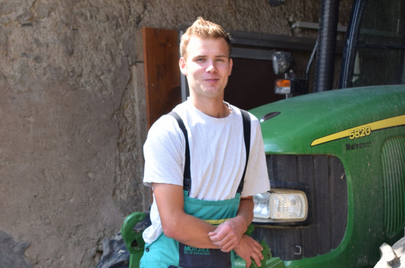 Kurze Transportwege und strenge Tierschutzvorschriften sind die Trümpfe der Schweizer Landwirtschaft: Jungbauer Thomas Sahli. (Bilder Lis Eymann)