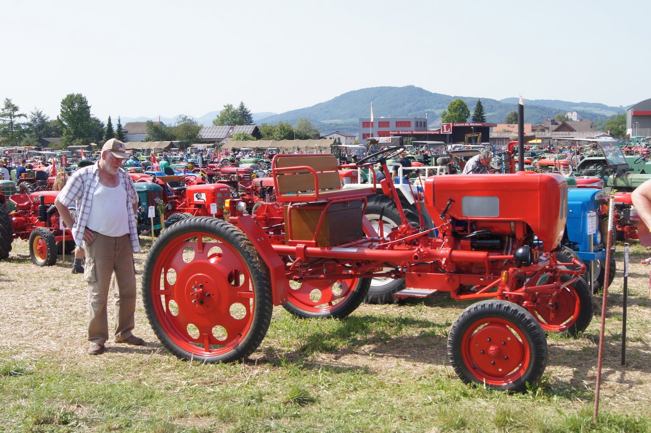 Gegen 1000 Oldtimer wurden am vergangenen Wochenende aufgeführt. (Bild rae)