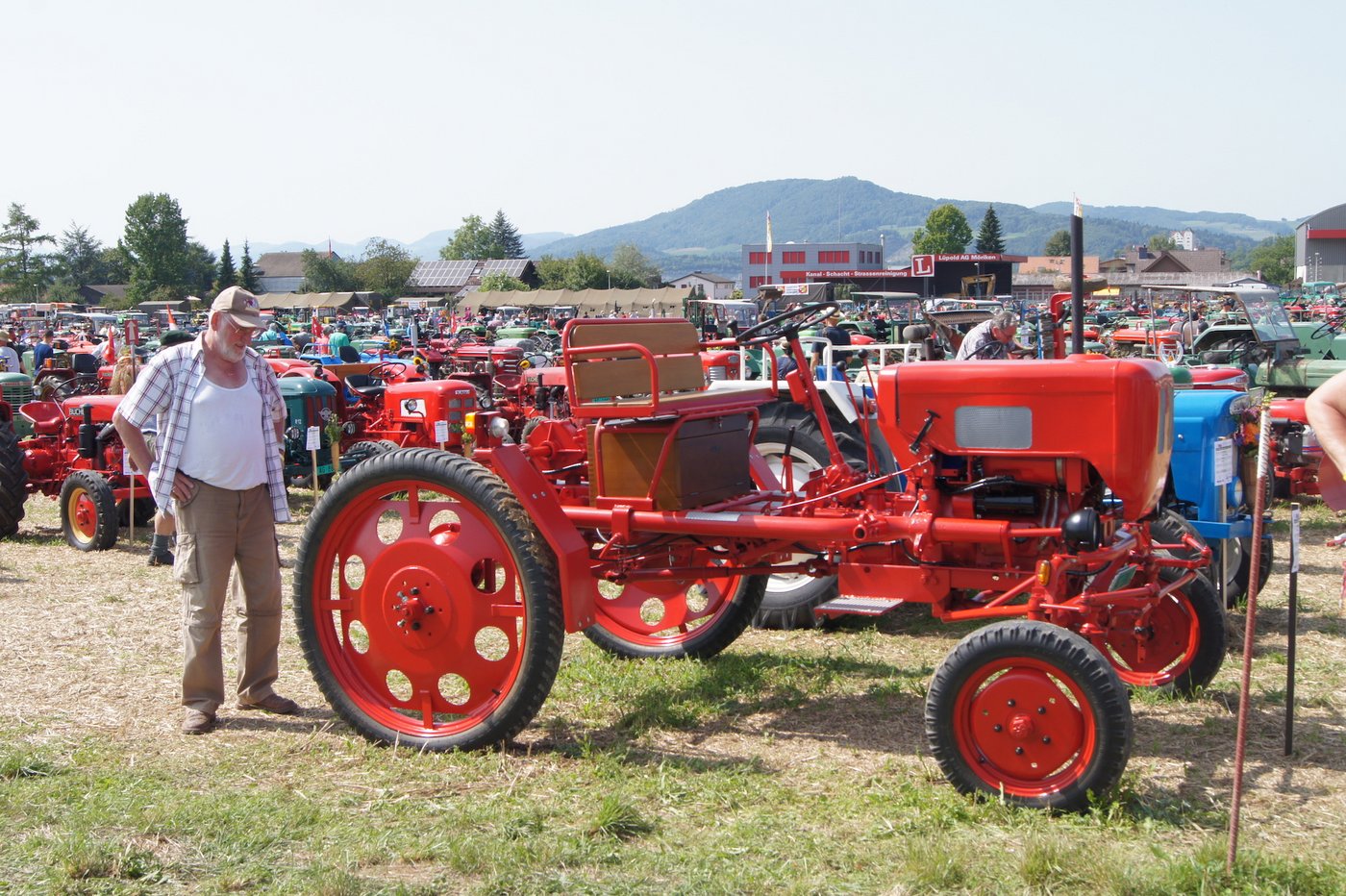 Gegen 1000 Oldtimer wurden am vergangenen Wochenende aufgeführt. (Bild rae)