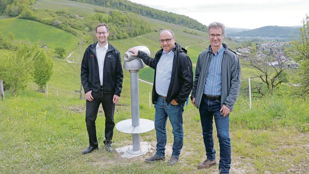 (V. l. n. r.): BVA-Präsident Christoph Hagenbuch, Landwirtschaftsdirektor Markus Dieth und Matthias Müller, Landwirtschaft Aargau, unterwegs auf dem Buurelandweg. (Bild Ruth Aerni)