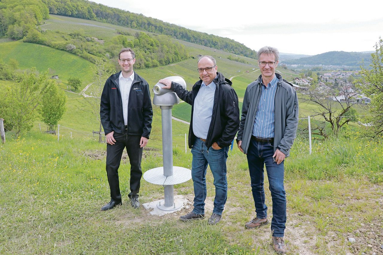 (V. l. n. r.): BVA-Präsident Christoph Hagenbuch, Landwirtschaftsdirektor Markus Dieth und Matthias Müller, Landwirtschaft Aargau, unterwegs auf dem Buurelandweg. (Bild Ruth Aerni)
