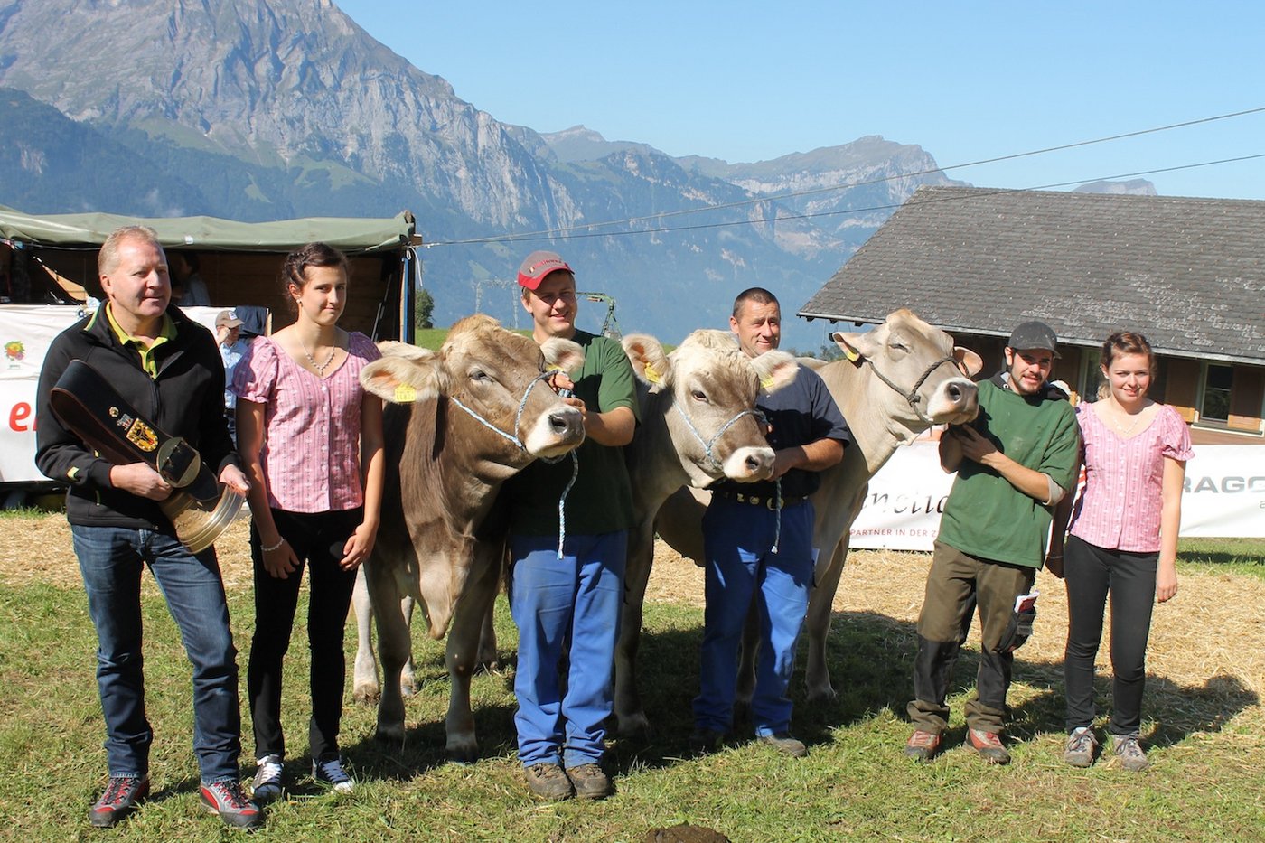 Den Betriebscup gewann Hans-Sepp Gisler mit Elli, Wicky und Ella. Glockenspender (links) Agrisano Krankenkasse.