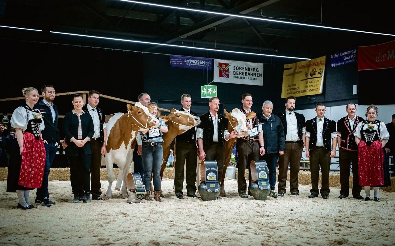 Die Jubiläums-Seniormissen: Miss Hanova von Florian Matter (Mitte), Vizemiss Gina, Adrian von Känel (links), sowie die Schöneuter Ondosa von Beat Dürrenmatt (rechts).