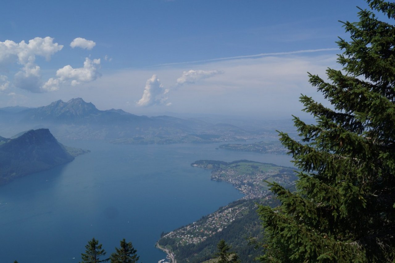 Blick auf den Vierwaldstättersee: Die eingereichten Ideen müssen ihre Wirkung im Zentralschweizer Berggebiet entfalten oder von Personen aus dieser Region eingereicht werden. (Bild Pixabay)