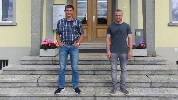 Die zwei diplomierten Geflügelfachmänner: Stefan Rüegg aus Märstetten TG (links) und Grégoire Duruz aus Murist FR. (Bild Aviforum)