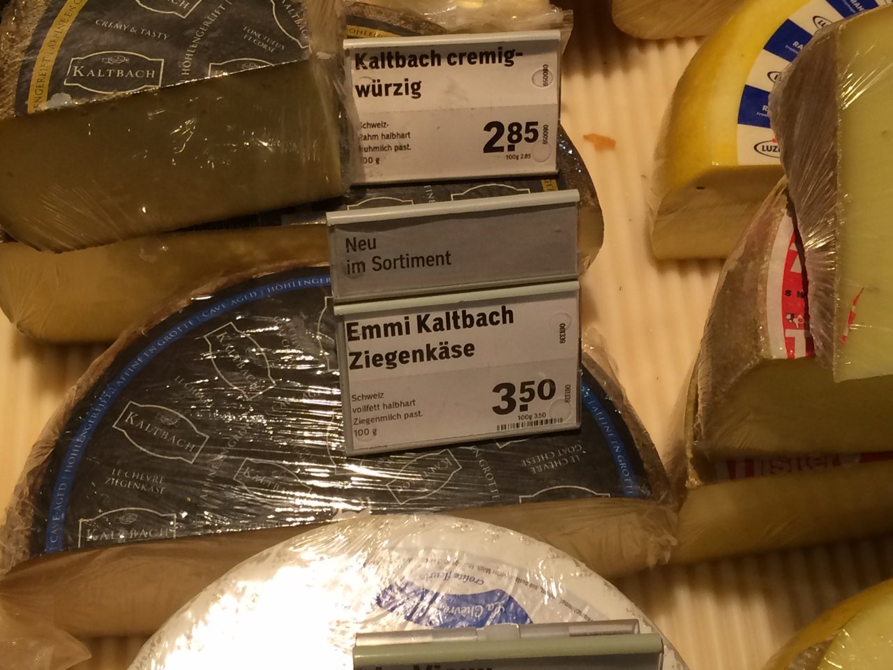 Falsch deklariert: Der Kaltbach Chèvre von Emmi kommt nicht aus der Schweiz, sondern aus Holland. (Bild akr)