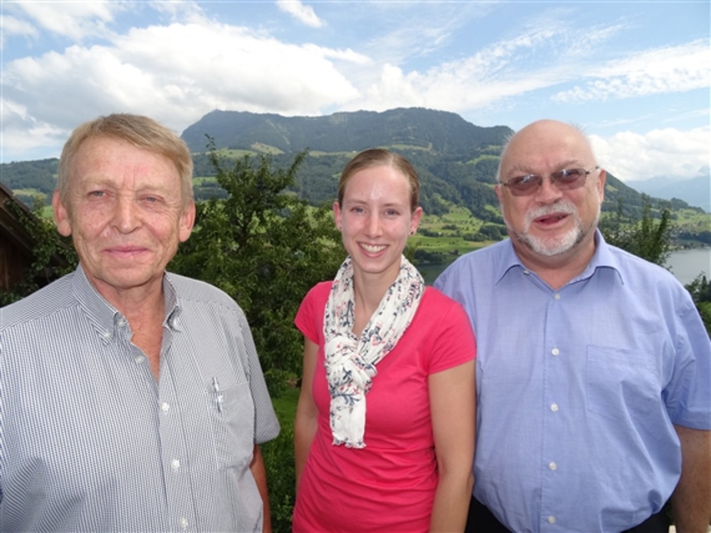 Josef Dissler, Präsident Verein Das Beste der Region Zentralschweiz (l.), Geschäftsführerin Theresia Marbach und Nationalratspräsident Ruedi Lustenberger. (Bild: Josef Scherer)