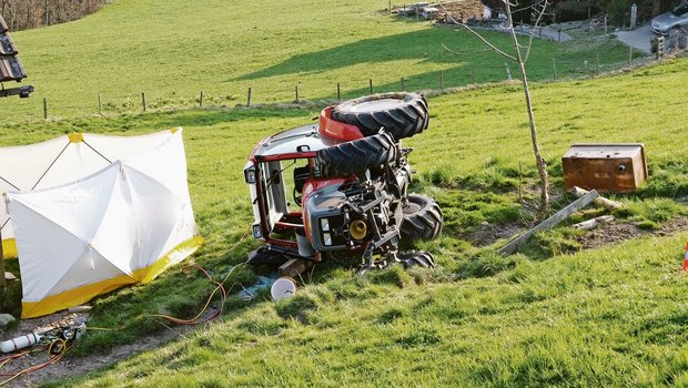 Jedes Jahr passieren viele tödliche Unfälle mit landwirtschaftlichen Fahrzeugen. (Bild Kapo SG)