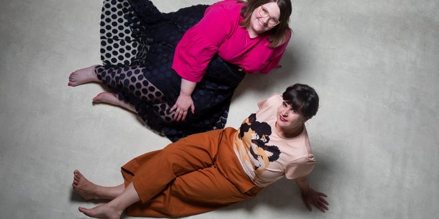 Andrea Forgacs und Melanie Dellenbach setzen sich aktiv gegen die Diskriminierung von dicken Menschen ein. (Bild Pia Neuenschwander)