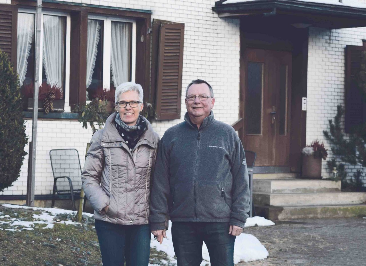 Gisela und Rainer Dudler sind froh, dass sie nun endlich bauen dürfen. (Bild Stefanie Giger)