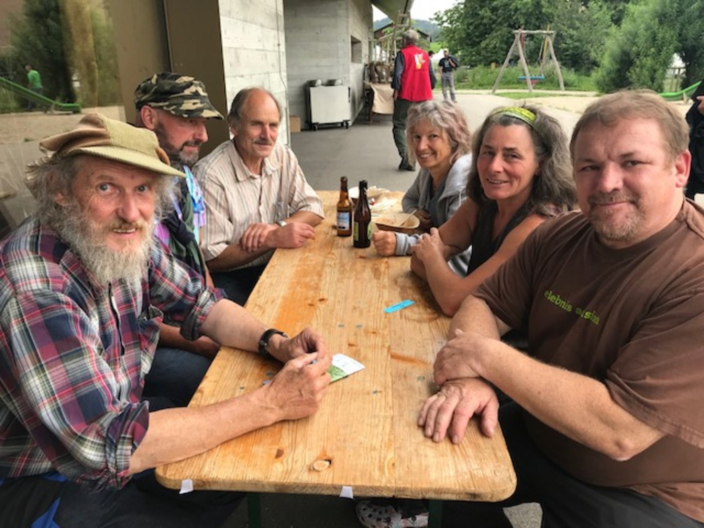 Hornkuh-Initiant mit Kollegen und Kolleginnen von der Bergheimat (v.l.): Michale Arnold, Hansruedi Roth, Regula Imperatori, Hansruedi Roth, Elsbeth Arnold und Andi Liebherr von Agrovision Burgrain. (Bild akr) 