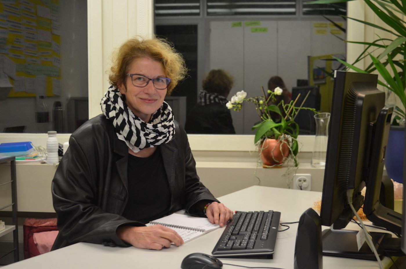 Dagmar Feierabend arbeitet gerne auswärts, obwohl zu Hause nach Feierabend noch die Hausarbeit auf sie wartet.