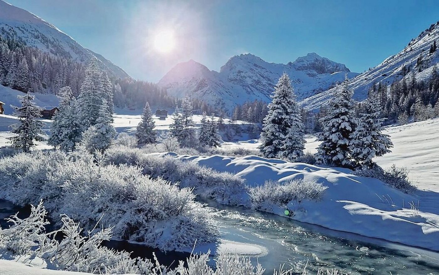 Nachdem das neue Jahr warm begonnen hat, fühlt sich auch dieser Winter endlich wie ein Winter an. So schöne Aussichten wie hier im Sertig, einem Seitental des Landwassertals bei Davos, bieten sich allerdings nicht überall.