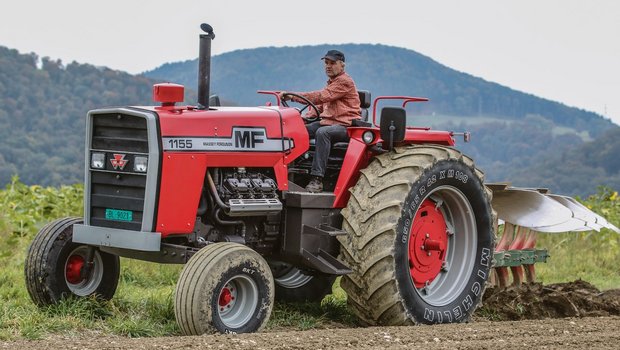 Walter Gass aus Oberdorf BL hat sich mit dem USA-Traktor der Marke Massey Ferguson einen Traum erfüllt. Neben dem Tractorpulling wird er auf dem Hof seines Bruders eingesetzt. (Bild Walter Gass)
