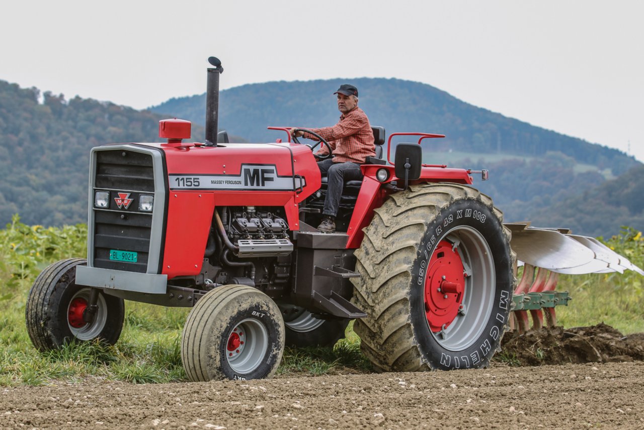 Walter Gass aus Oberdorf BL hat sich mit dem USA-Traktor der Marke Massey Ferguson einen Traum erfüllt. Neben dem Tractorpulling wird er auf dem Hof seines Bruders eingesetzt. (Bild Walter Gass)