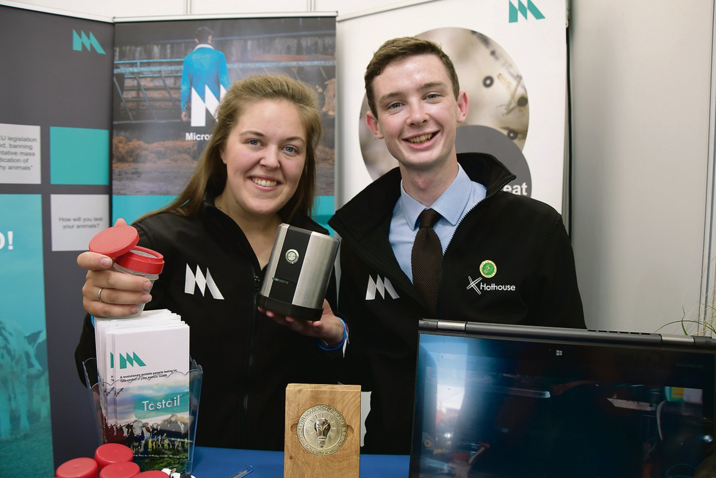 In der Arena für Innovationen werden die neusten Erfindungen im Agrarsektor vorgestellt und die besten prämiert. Das Start-up Micron Agritech von Tara McElligott und Sean Smith hat für das Produkt «Tástáil» einen Innovation Award erhalten.