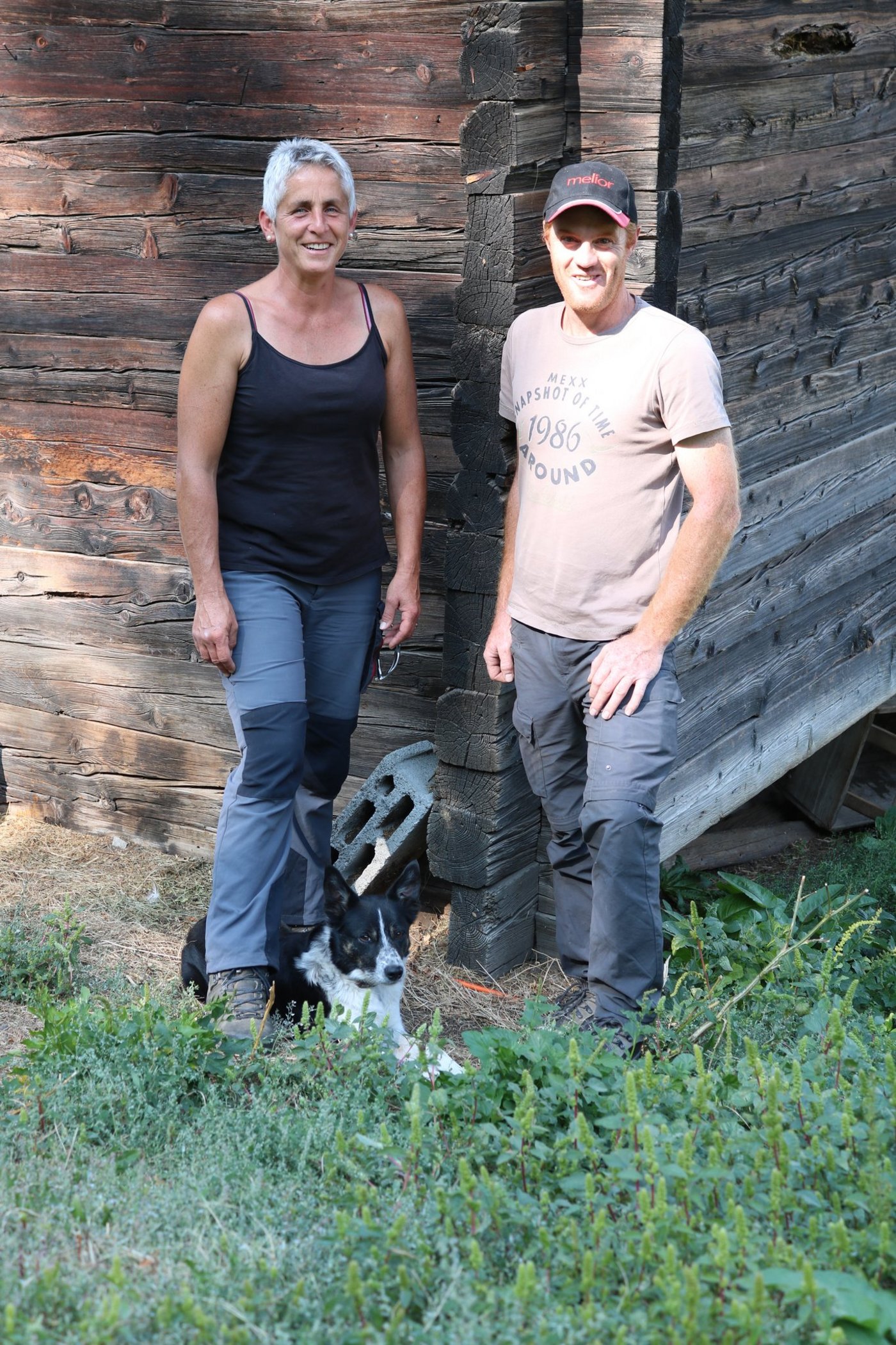 Marianne Hofmann und Manuel Weissen mit Bordercollie-Hündin Ila haben seit zwei Jahren ein Moderhinke-freien Bestand. (Bilder Peter Bringold)