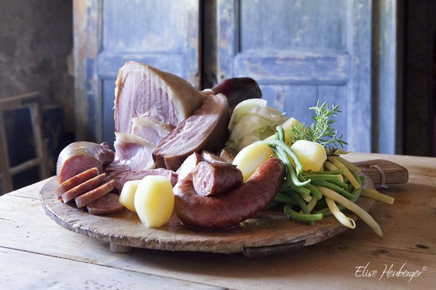 Zum Herbst gehört in Freiburg die Kilbi, und mit ihr traditionelle Speisen aus Kohl oder Beinschinken und Büschelibirnen. (Bild Elise Heuberger)