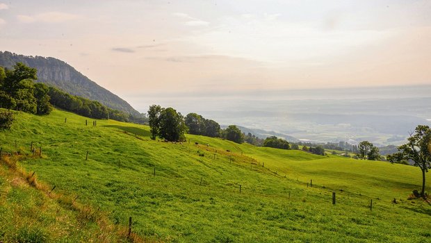 Der Panoramablick vom oberaargauischen Rumisberg über das Mittelland.(Bild Hansjürg Jäger)