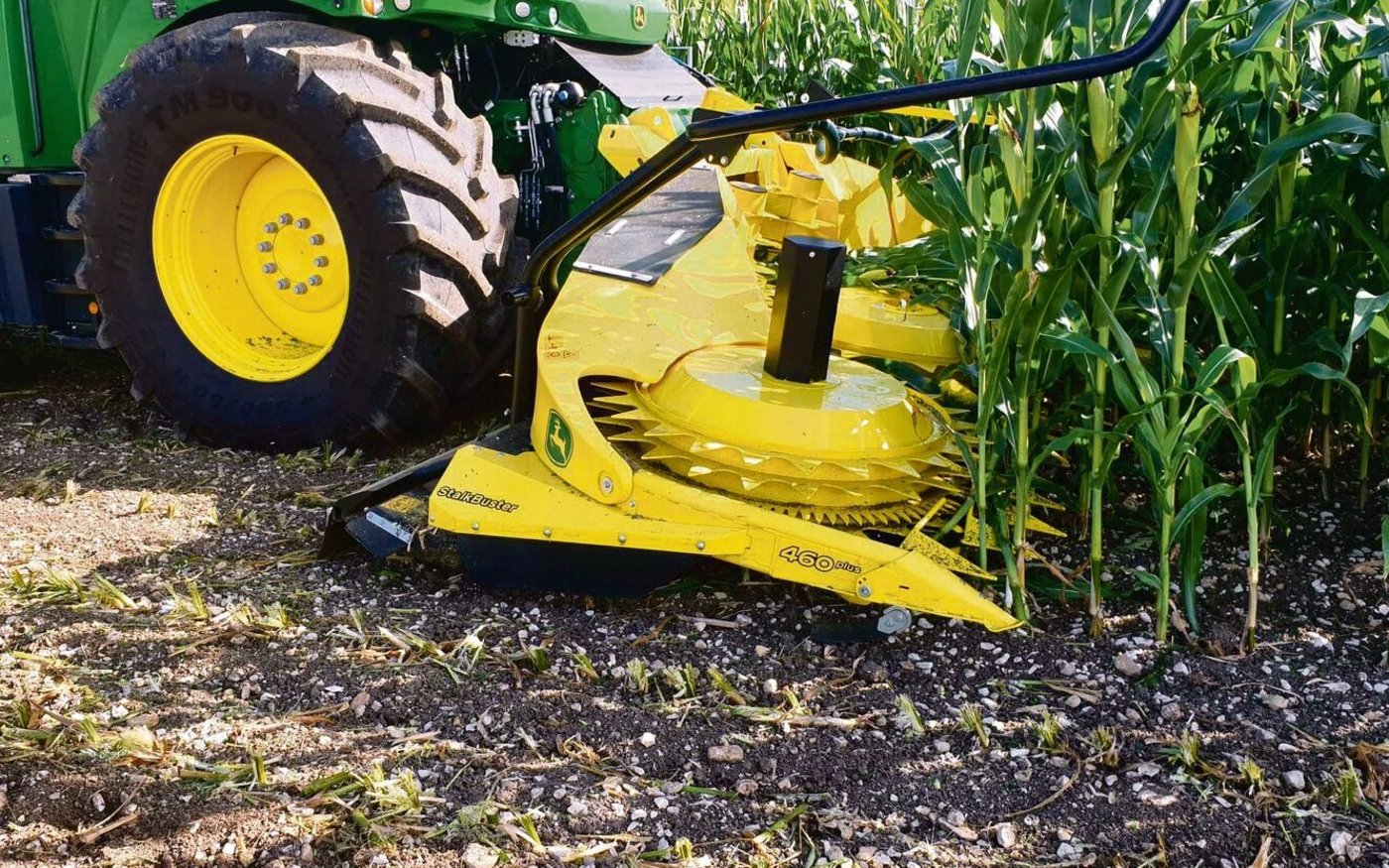 Stalkbuster am Erntevorsatz