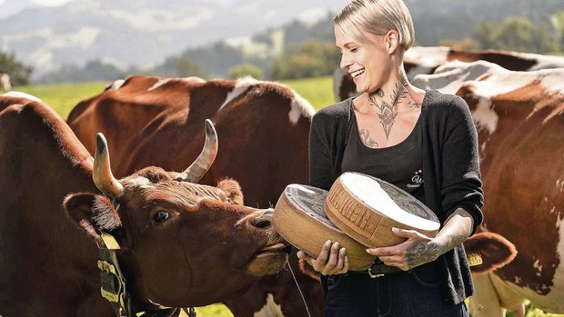Sarah Schönenberger liebt Käse über alles. Käse und nochmals Käse – das ist ihr Ding. «Die Wertschöpfungskette beginnt mit der Leistung der Kühe und der Arbeit der Bauernfamilien», sagt sie. Das verdient Wertschätzung. 