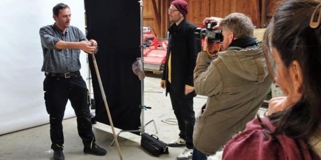 Kampagnen, wie etwa jene vom Schweizer Bauernverband "Schweizer Bauern – Von hier, von Herzen", helfen die Anliegen der Bauern der Öffentlichkeit näher zu bringen. (Bild SBV)