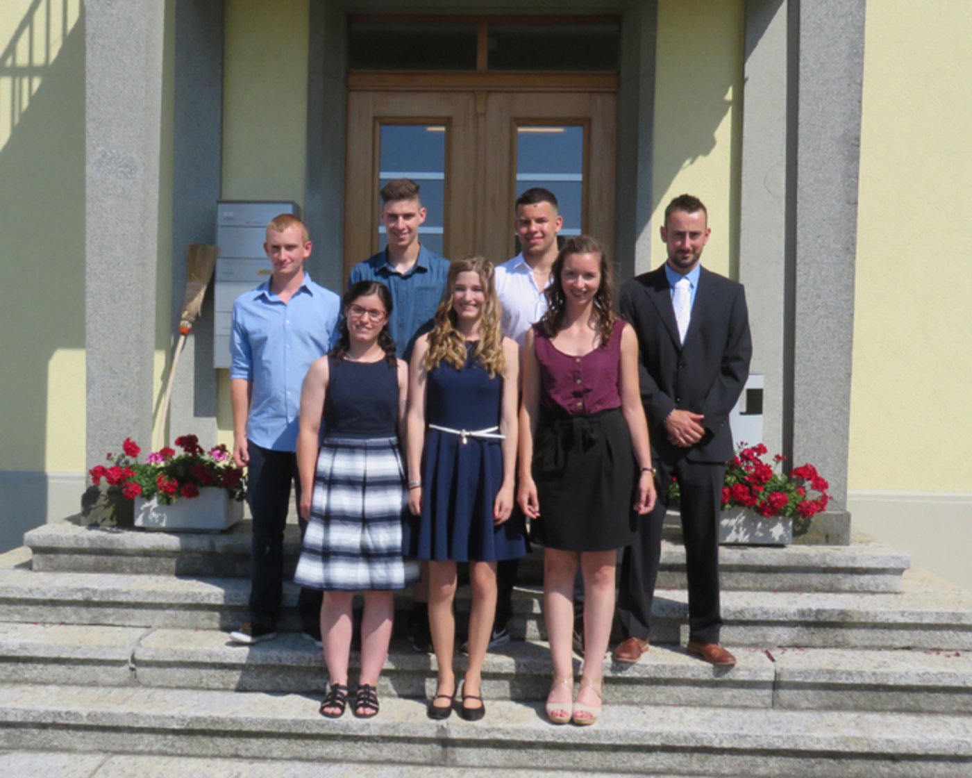 Im Bild von links nach rechts: Maxime Barras, Chésopelloz FR Arlette Kunkler, Thundorf TG Clément Burki, Vendlincourt JU Vanessa Hoffmann, Bichelsee SG Dorian Kramer, Galmiz FR Nicole Nick, Büron TG David Weber, Gasel BE. (Bild zVg)