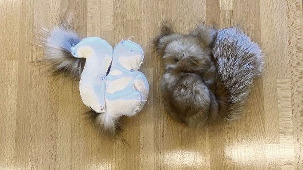 Flauschiges Eichhörn Flauschiges Eichhörnchen aus Kaninchenfell. Für die Kuscheltiere aus Fell musste kein Tier sterben. Doch so werden die Felle von Zuchtkaninchen verwertet, anstatt sie wegzuwerfen.