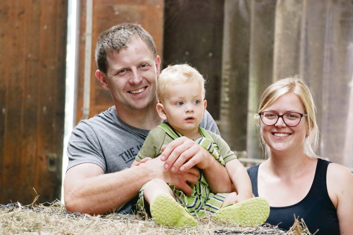 Werner Iten heute, 35-jährig, mit Ehefrau Anja und Sohn Jonas.(Bild Ruth Aerni)