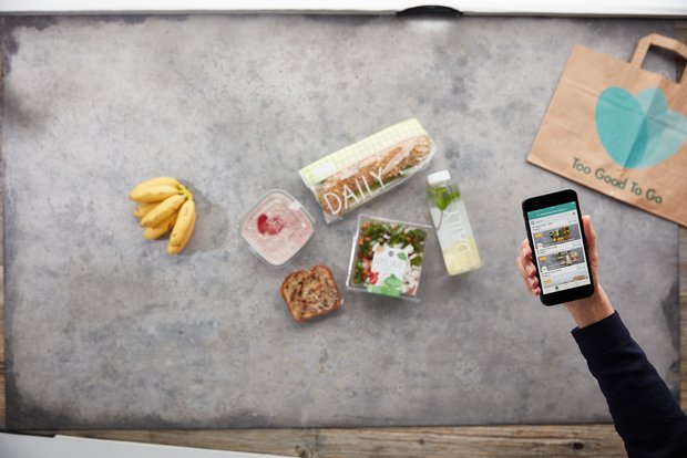 Migros und «Too Good To Go» kämpfen erfolgreich gegen Food Waste Dank der App können Lebensmittel aus den Migros-Filialen, Migros-Restaurants und- Take aways vor dem Verderben gerettet werden. (Bild Migros)