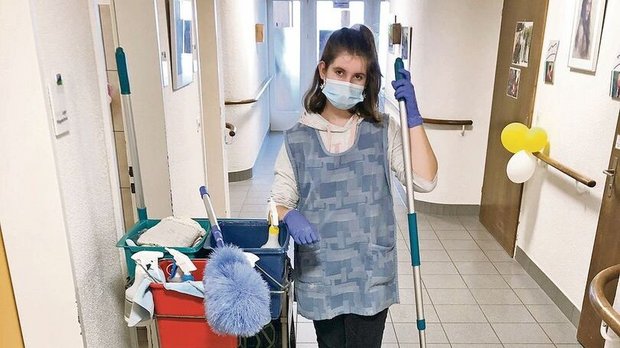 Palmira Schüpbach (1 Palmira Schüpbach (17) macht in der Stiftung Uetendorf BE eine zweijährige PRA im Bereich Hauswirtschaft.