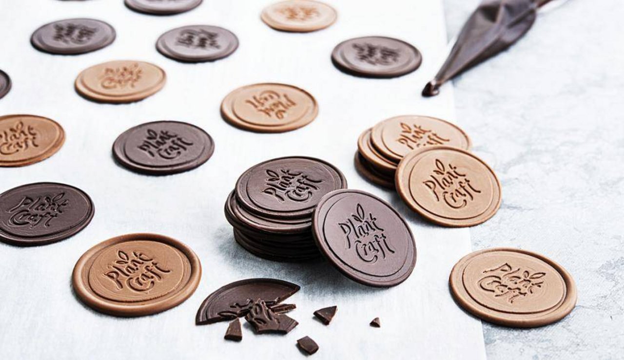 Aus der neuen Fabrik soll auch vegane Schokolade in die Schweiz geliefert werden. (Bild barry-callebaut)