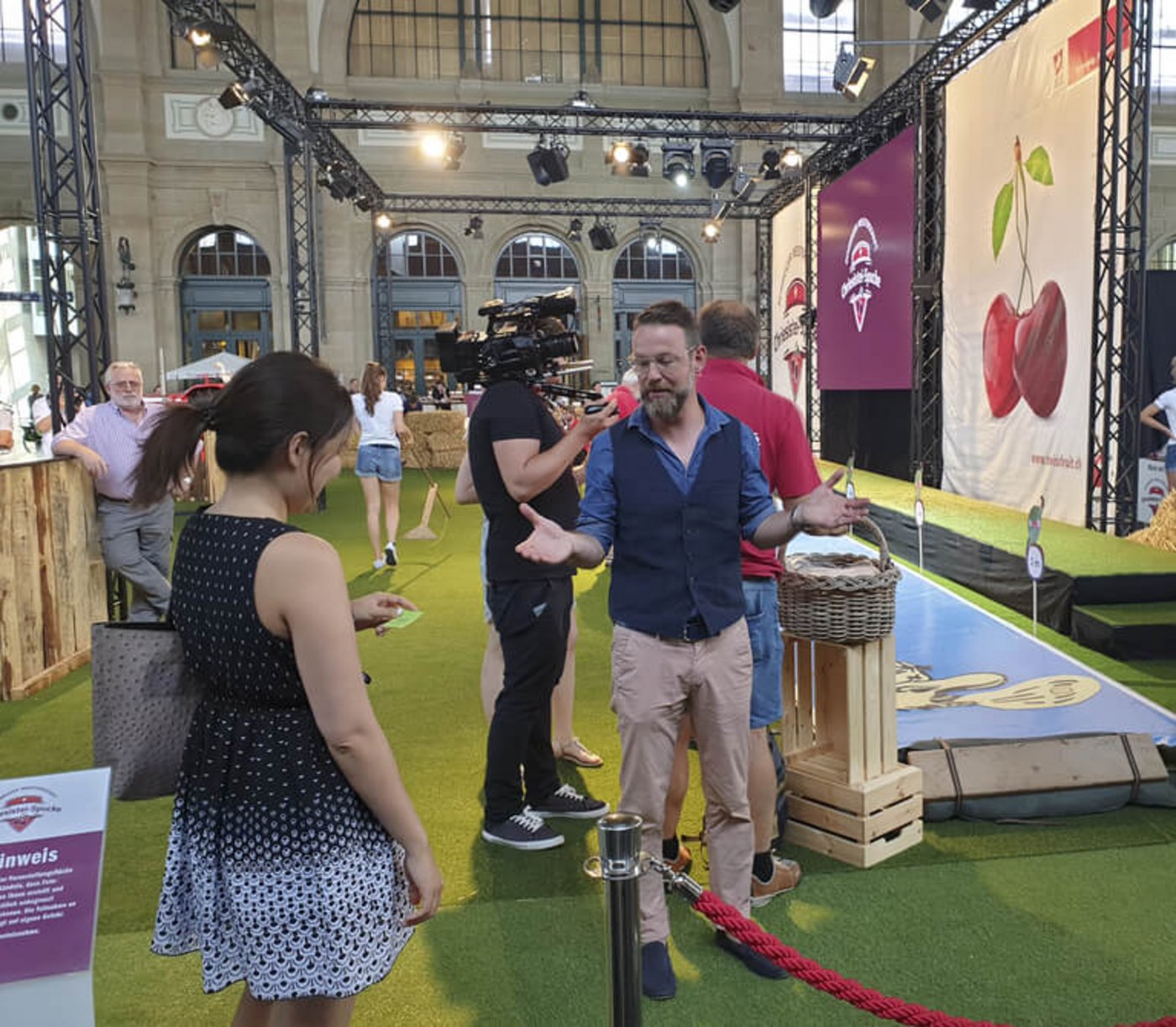 Nik Hartmann moderierte die Veranstaltung. (Bild lid)