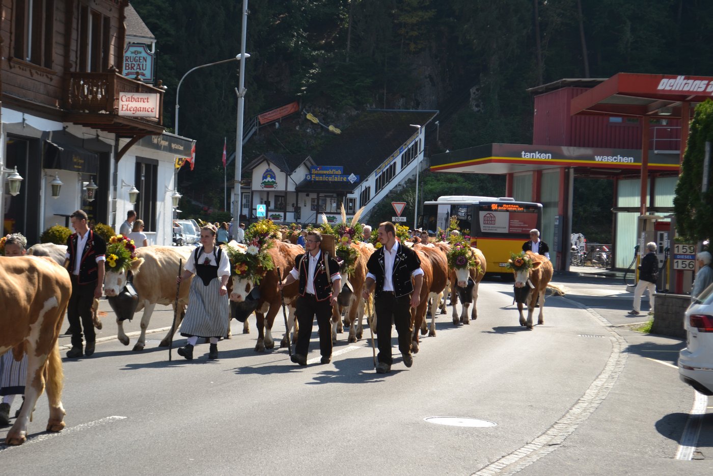 Viele Schaulustige säumten die Strassen.