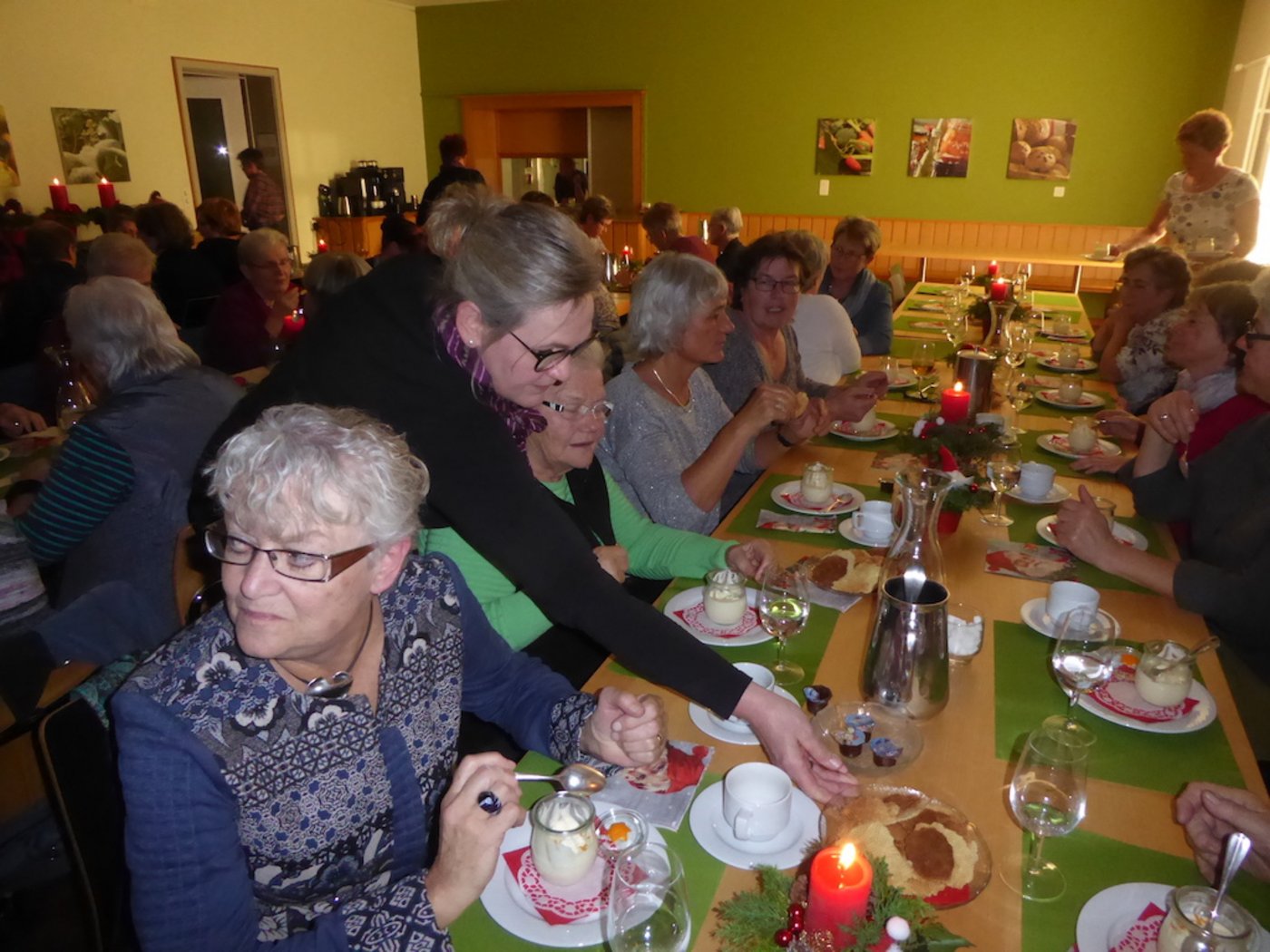 Bei Kerzenschein kam an der Adventsfeier besinnliche Stimmung auf. 