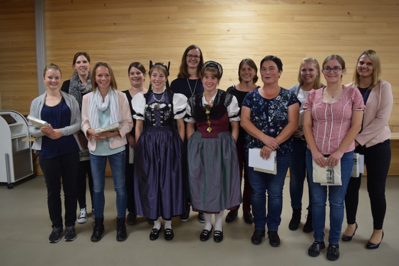 Sie haben die Ausbildung Bäuerin mit Fachausweis erfolgreich abgeschlossen. (Bilder Stefanie Giger)