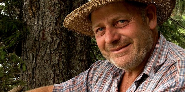 "Axiger Sepp" war weitherum bekannt als leidenschaftlicher Wildheuer und Musiker. (Bilder SRF)