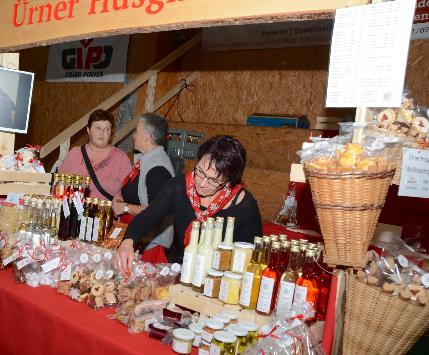 Auch die Bäuerinnen waren mit "Ürner Hüsgmachts" vertreten.