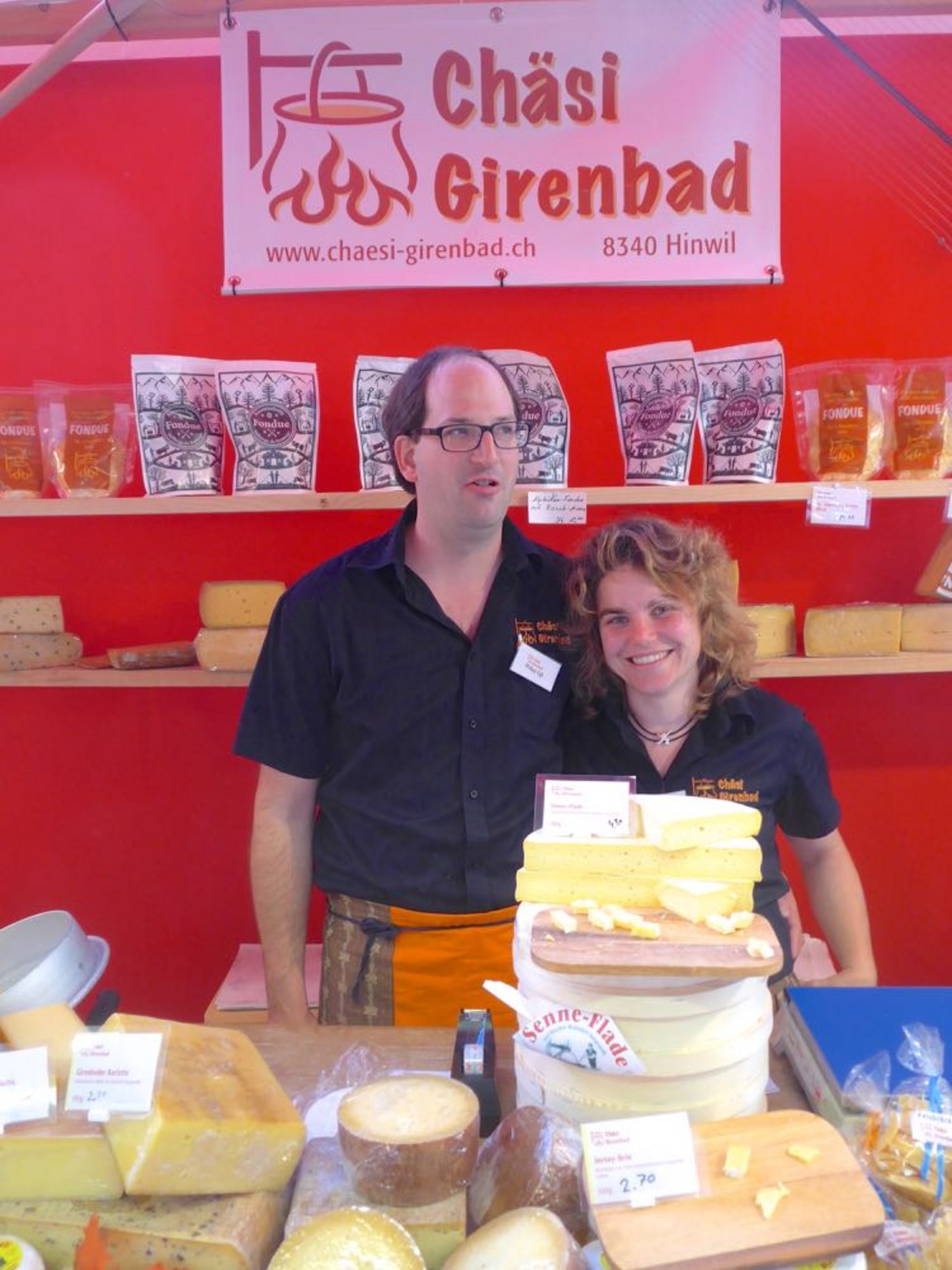 «Wir zahlen einen Milchpreis von 96 Rappen»: Käserin Christa Egli und ihr Mann Philipp von der Käserei Girenbad ZH. (Bild Adrian Krebs)