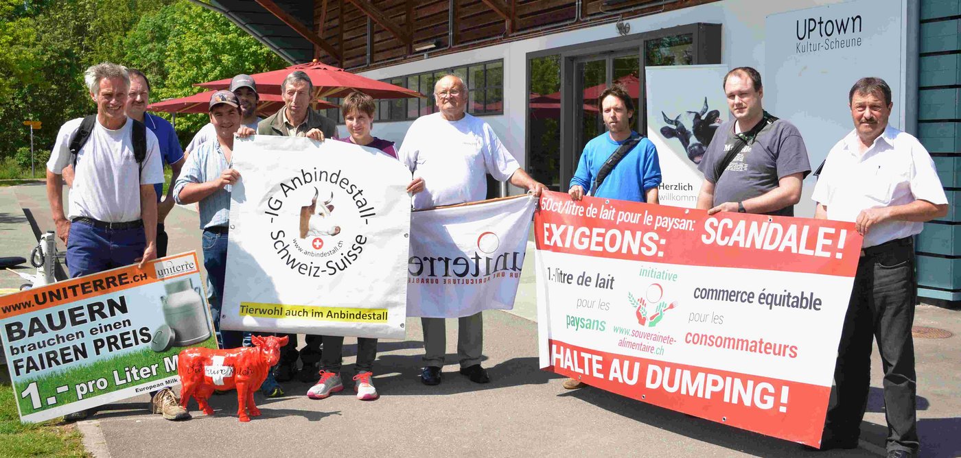 Auf dem Gurten wartet die Gruppe darauf, ihre Forderung den Präsidenten Markus Ritter (SBV) und Hanspeter Kern (SMP) zu übergeben. 