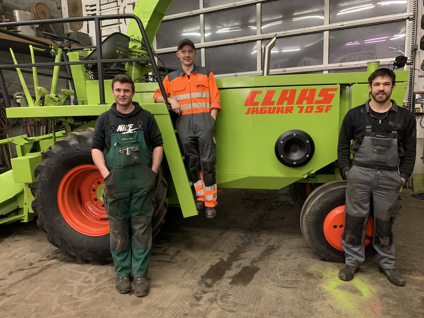 «Die Teamarbeit hat uns einiges über Zusammenarbeit gelehrt und uns zusammengeschweisst», berichten die drei Auszubildenden und sind stolz auf das Gelingen ihres grossen Projektes. (Bilder Tildy Schmid)