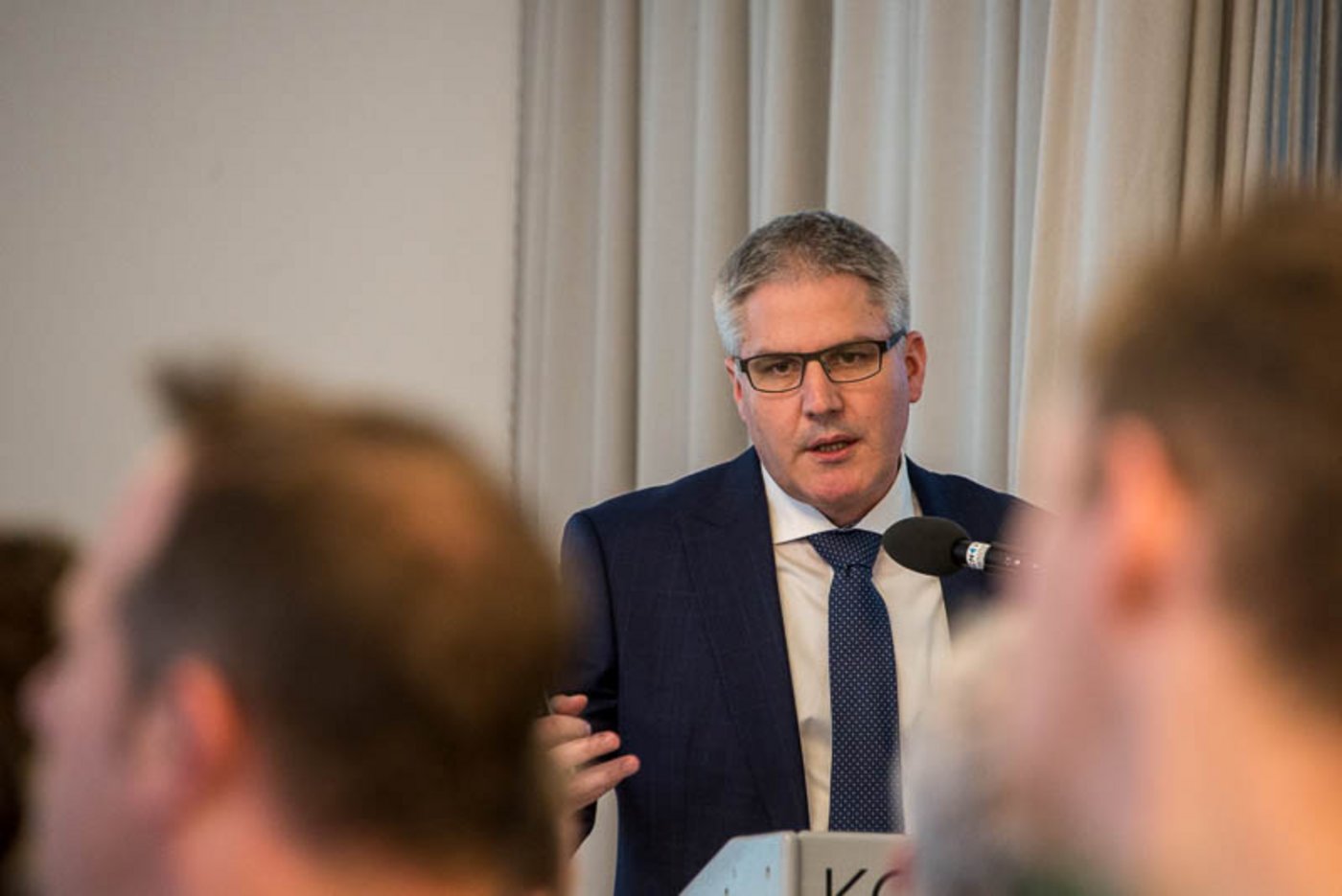 Der neue BLW-Direktor Christian Hofer erörterte nicht nur die Grundzüge der Botschaft zur AP 22+, sondern erklärte auch, wie die Zuckerbranche in der Politik eingebettet wird. (Bild hja)