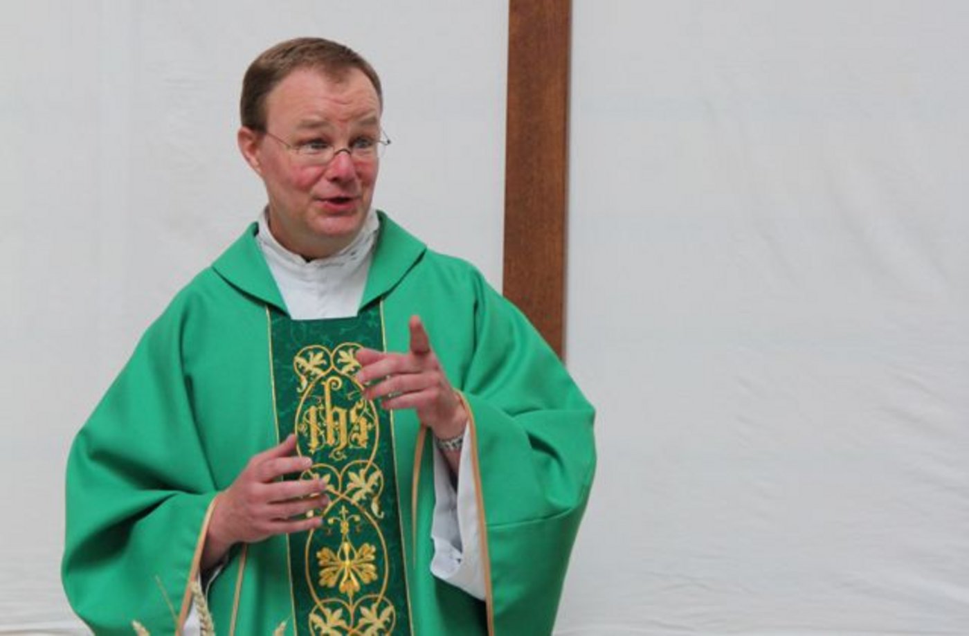 «Machen Sie den Sonntag nicht zu einem weiteren Arbeitstag», empfahl Pfarrer Thomas Rellstab den Bauernfamilien.  (Bild  BB)