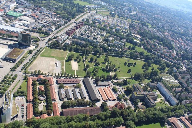 Um die Fläche effizient zu nutzen, sieht die Projektidee Hochhäuser vor. Der Betrieb des NPZ soll aber trotzdem möglich sein – auch nach Fertigstellung der ersten Bauetappe, so die Burgergemeinde Bern. (Bild Burgergemeinde Bern)