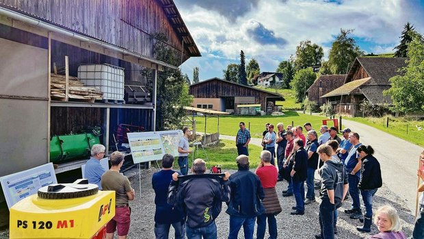 Themen wie Zuckerrübenanbau und die Umsetzung der parlamentarischen Initiative standen im Mittelpunkt der Liebegger Herbsttagung bei Andrea und Lukas Gautschi.