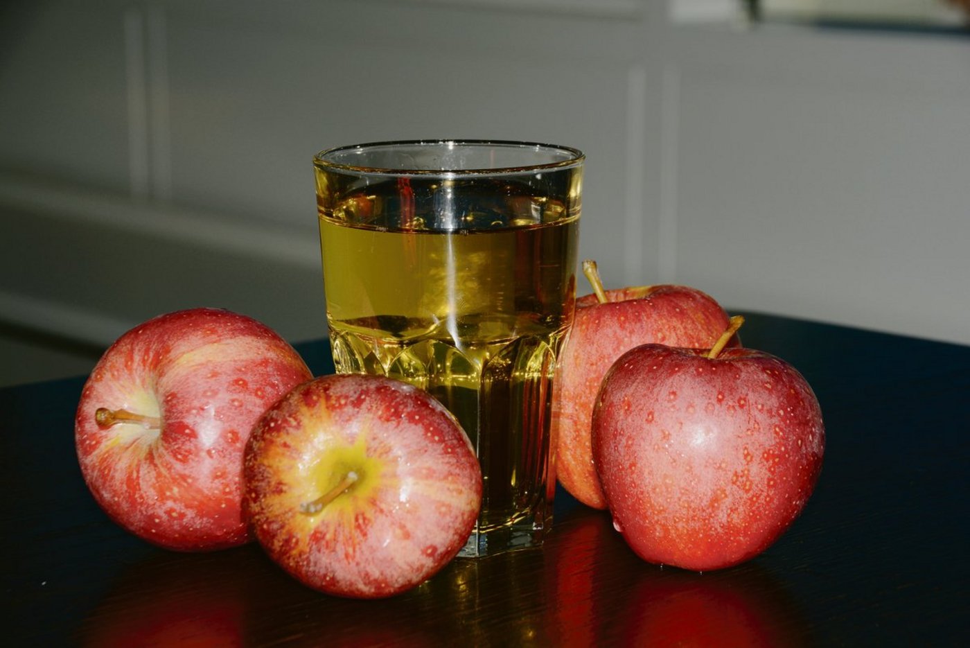 Bei der Bewertung des Süssmostes wird auf Geruch in der Nase und Geschmack im Gaumen getestet.(Bild BauZ)