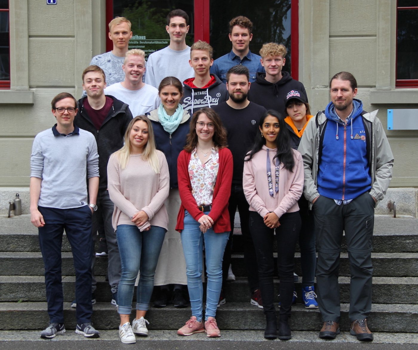 Die Klasse B der Berufsmaturandinnen und Maturanden des Lehrgangs Natur, Landschaft und Lebensmittel 