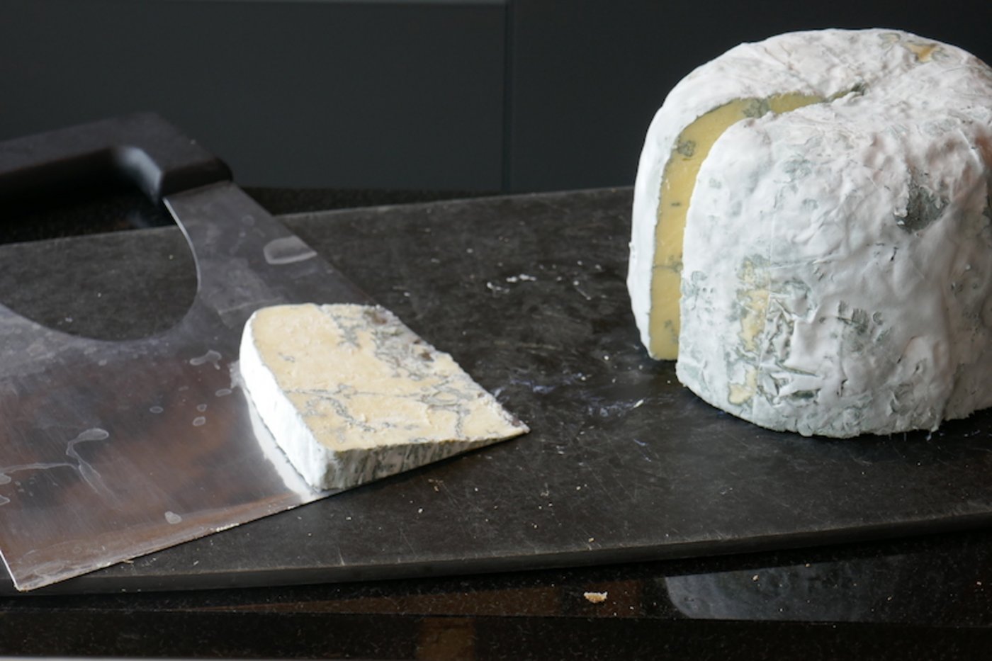 Blauschimmelkäse: Hier ist Schimmel erwünscht. (Bilder mn)