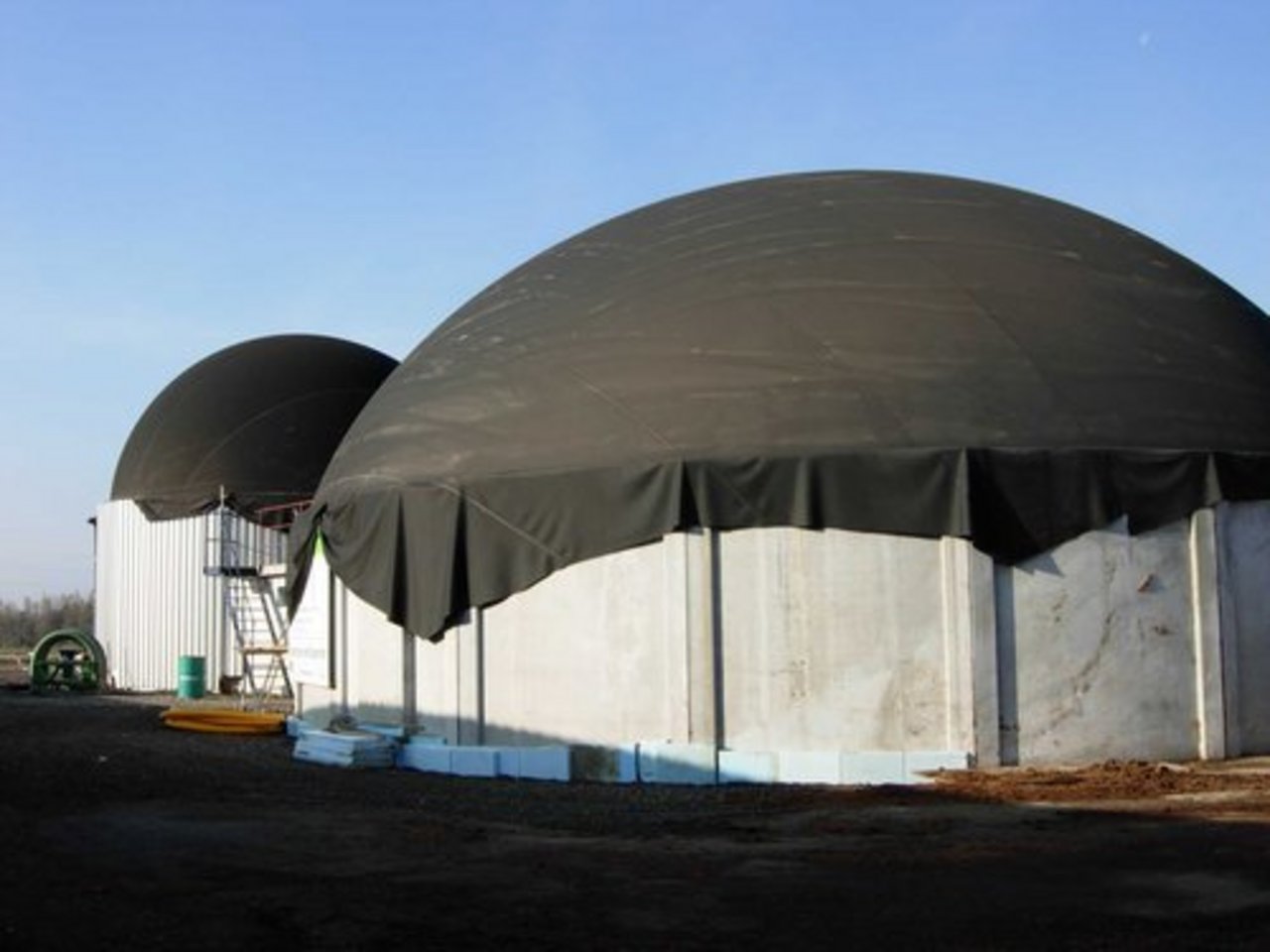 Aktuell erbringen deutsche Biogasanlagen eine Gesamtleistung von 1‘214 MW, „so viel wie ein Atomkraftwerk“, erläutert ein Anlagenbetreiber. (Bild: zVg)