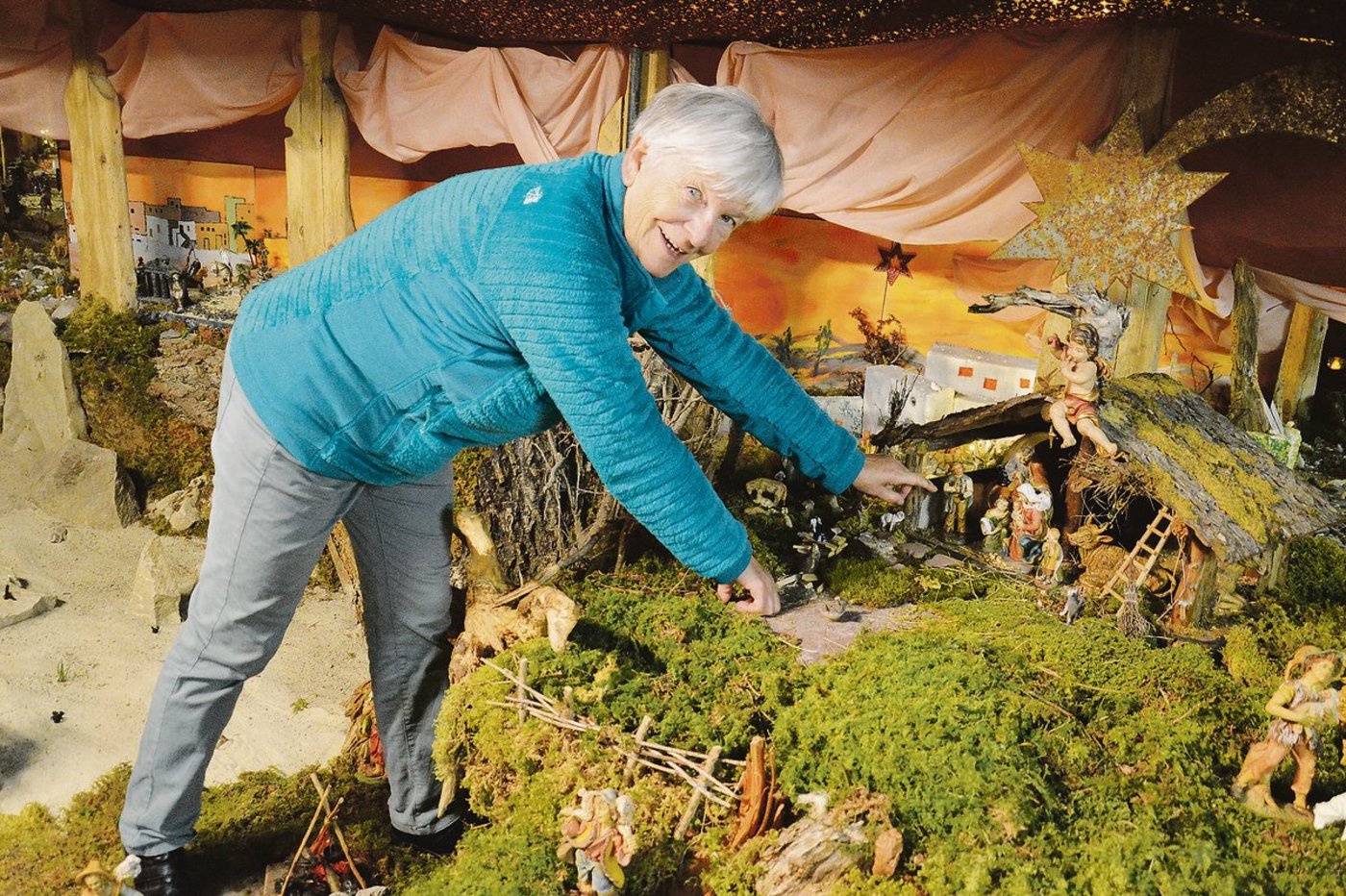 Elisabeth Müller findet immer etwas, das sich in der Krippe neu arrangieren lässt.(Bilder Barbara Schirmer)